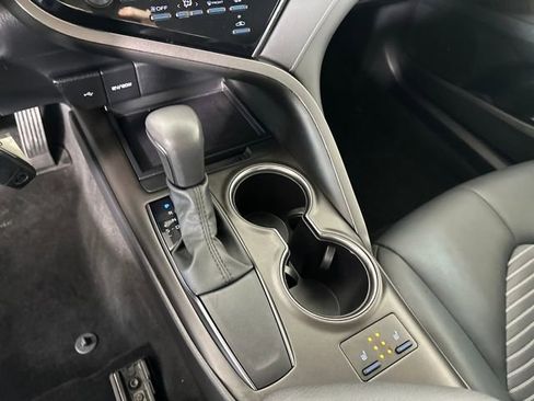 Used 2024 Toyota Camry SE image 20