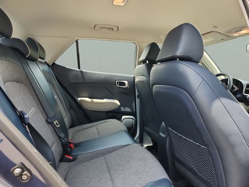 Used 2020 Hyundai Venue FWD image 18