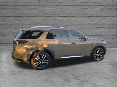 Certified 2025 Nissan Pathfinder Platinum w/ Cargo Package FWD image 8