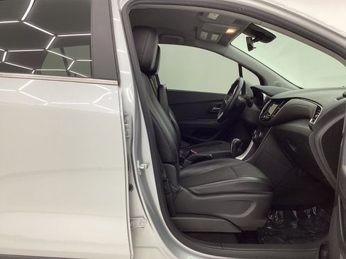 Used 2018 Chevrolet Trax LT w/ LT Convenience Package image 15