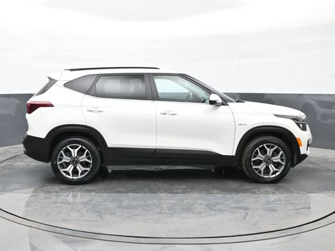 Used 2022 Kia Seltos EX image 9