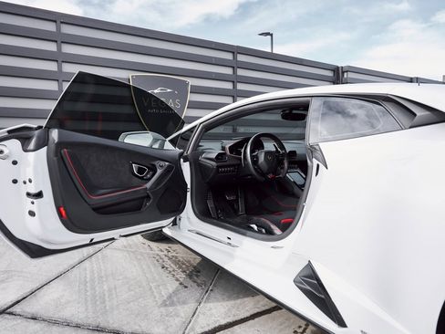 Used 2020 Lamborghini Huracan EVO image 30