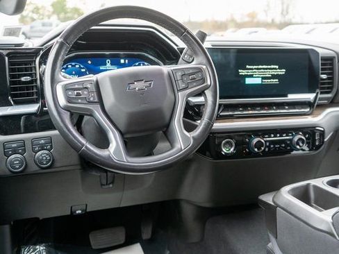 Used 2022 Chevrolet Silverado 1500 RST AWD/4WD image 12