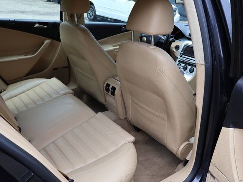 Used 2008 Volkswagen Passat VR6 FWD image 26
