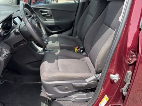 Used 2017 Chevrolet Trax LT FWD image 5