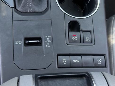 Used 2022 Toyota Highlander XLE FWD image 20