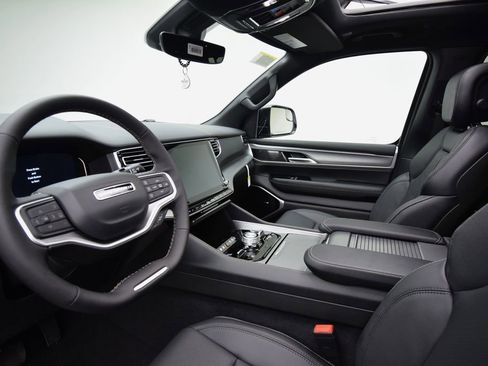 New 2026 Jeep Grand Wagoneer Limited image 34