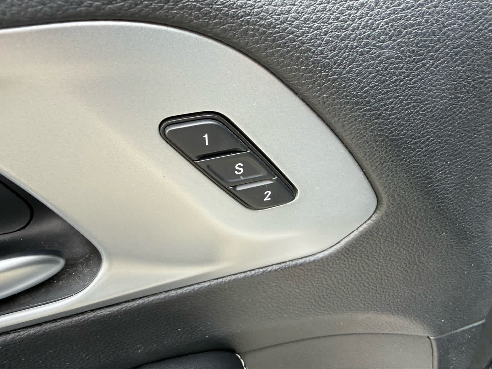 Used 2020 Chrysler Pacifica Touring-L w/ S Appearance Package FWD image 17