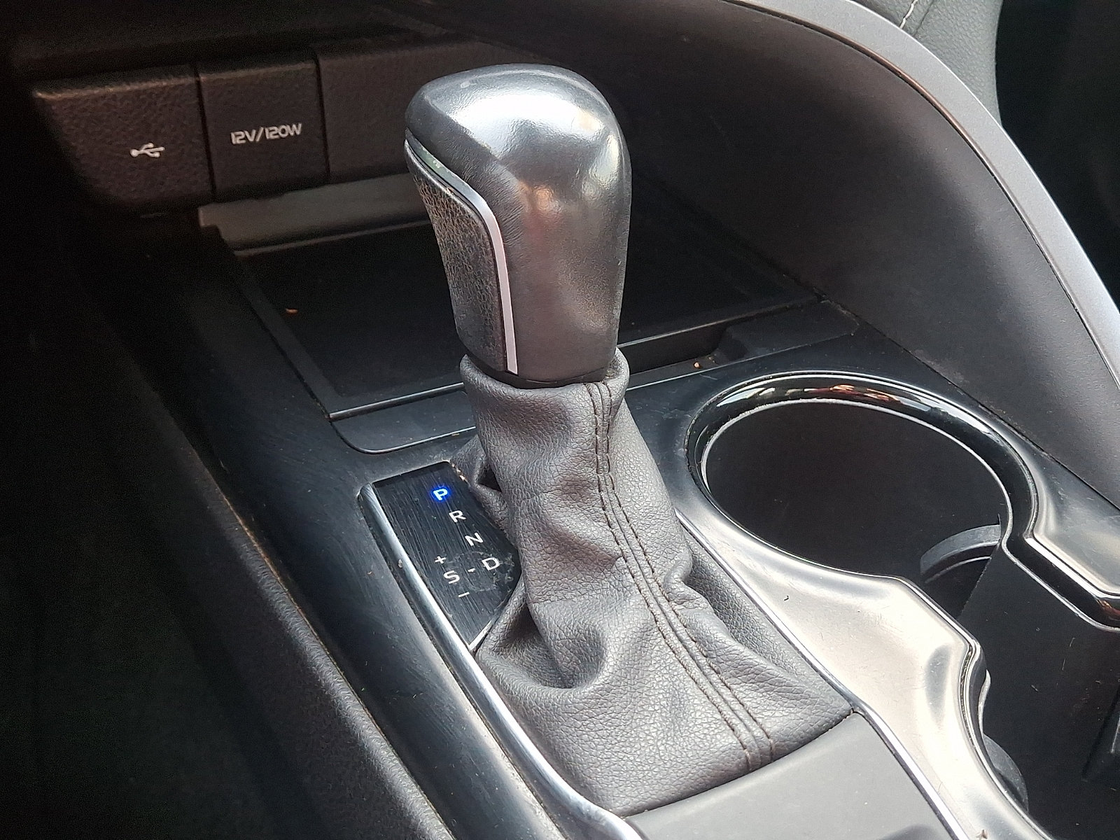 Used 2020 Toyota Camry SE AWD/4WD image 14
