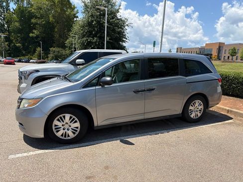 Used 2016 Honda Odyssey LX image 3