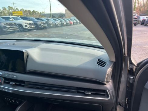 Used 2025 Kia K4 LXS image 33
