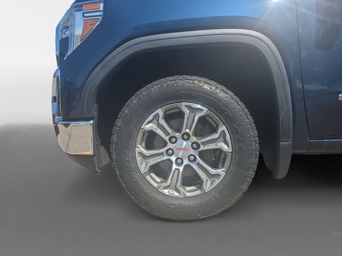 Used 2021 GMC Sierra 1500 SLT w/ SLT Convenience Package AWD/4WD image 16