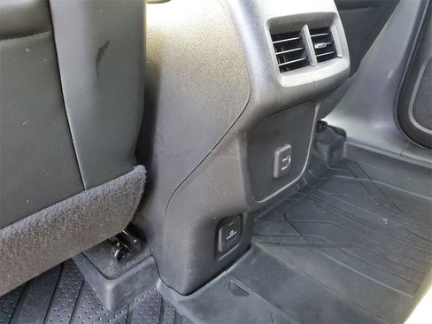 Used 2023 Chevrolet Equinox RS w/ RS Leather Package image 32