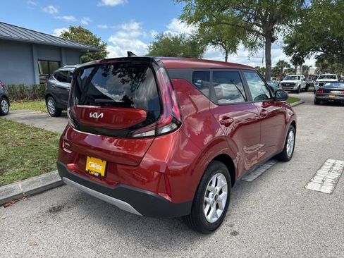 Used 2025 Kia Soul LX w/ LX Technology Package FWD image 7