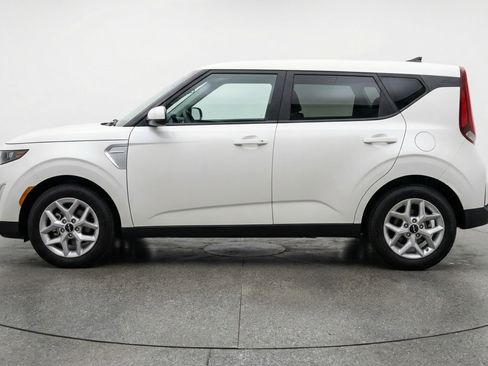 Used 2025 Kia Soul LX w/ LX Technology Package FWD image 5