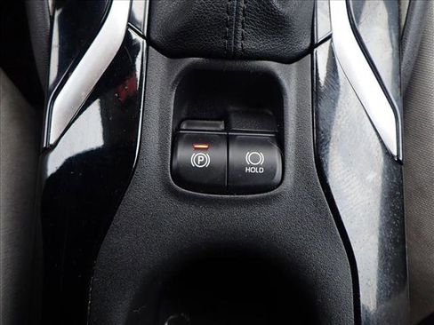 Used 2022 Toyota Corolla LE FWD image 17