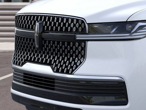 New 2026 Lincoln Navigator Premiere AWD/4WD image 38