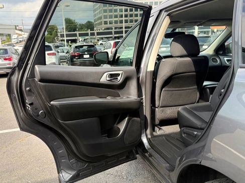 Used 2018 Nissan Pathfinder SV AWD/4WD image 26