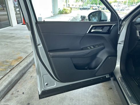 Used 2026 Mitsubishi Outlander SE image 36