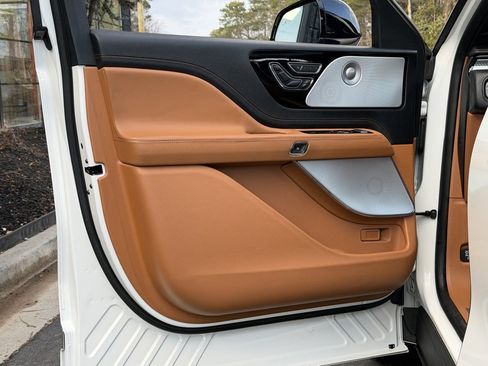 Used 2023 Lincoln Aviator Black Label w/ Class IV Trailer Tow Package image 28