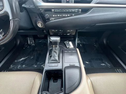 Used 2020 Lexus ES 350 w/ Premium Package FWD image 11