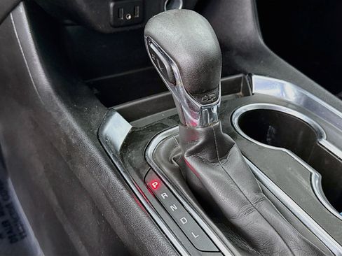 Used 2021 Chevrolet Traverse LS FWD image 18