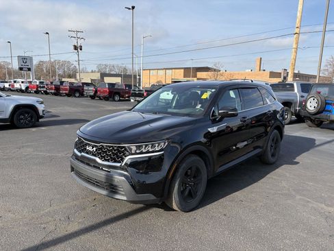 Used 2022 Kia Sorento LX image 4