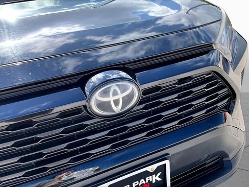 Used 2019 Toyota RAV4 LE w/ Carpet Mat Package FWD image 30
