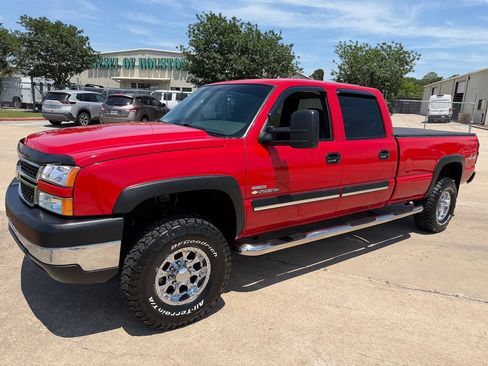 Used 2006 Chevrolet Silverado 2500 LT w/ Heavy-Duty Power Package AWD/4WD image 9