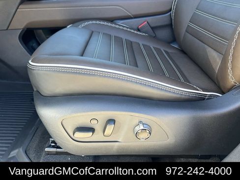 New 2026 GMC Acadia Denali Ultimate w/ LPO, Floor Liner Package AWD/4WD image 24