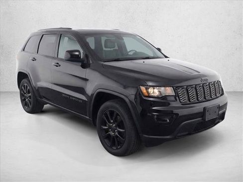 Used 2020 Jeep Grand Cherokee Altitude image 3