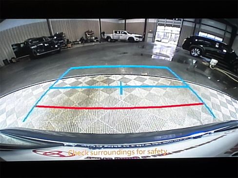 Used 2025 Toyota Corolla LE image 29