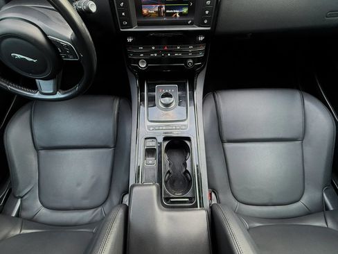 Used 2018 Jaguar XE Premium RWD image 36