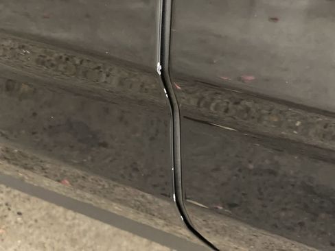 Used 2025 Chevrolet Suburban Z71 image 32