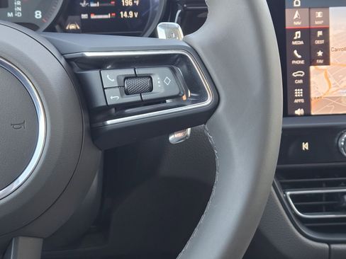 Certified 2025 Porsche Macan image 27