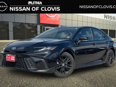 Used 2025 Toyota Camry SE image 1