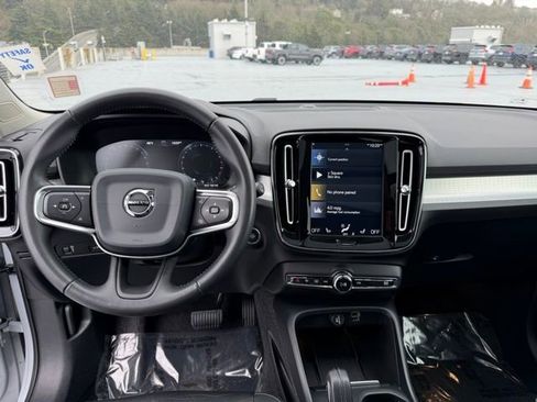 Used 2020 Volvo XC40 T5 Momentum image 13
