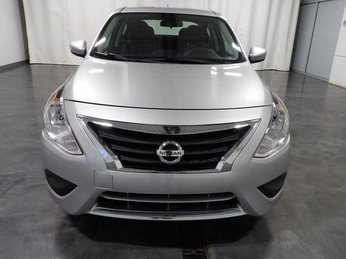 Used 2019 Nissan Versa SV FWD image 2