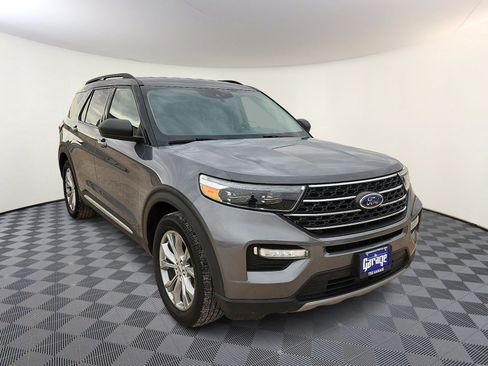 Used 2022 Ford Explorer XLT w/ Equipment Group 202A image 6