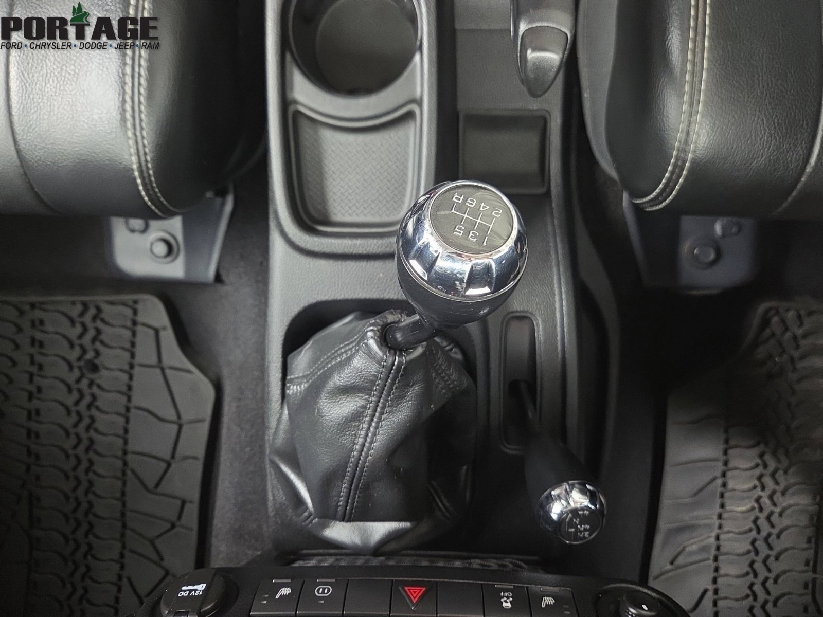 Used 2012 Jeep Wrangler Unlimited Sahara w/ Connectivity Group AWD/4WD image 21