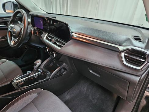 Used 2025 Chevrolet TrailBlazer LT w/ Convenience Package FWD image 18