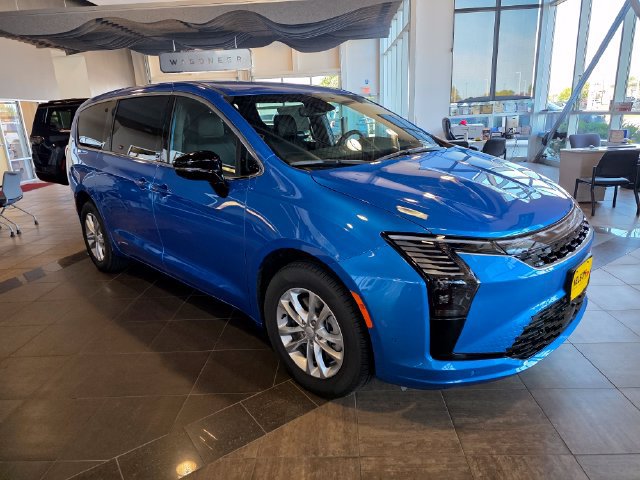 New 2027 Chrysler Pacifica Select AWD/4WD image 5