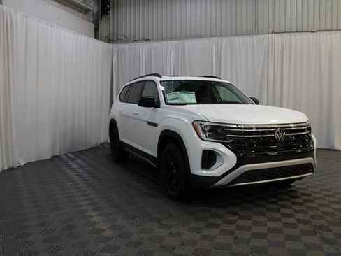 New 2026 Volkswagen Atlas Peak Edition image 25