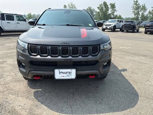 Used 2023 Jeep Compass Trailhawk AWD/4WD image 11