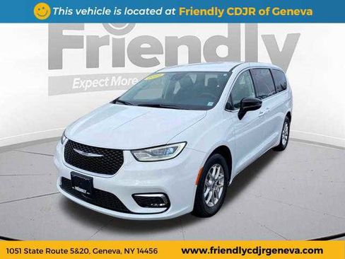 Used 2024 Chrysler Pacifica Touring-L image 1