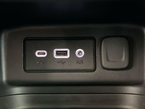 Used 2020 Chevrolet Equinox LT w/ Driver Convenience Package image 30