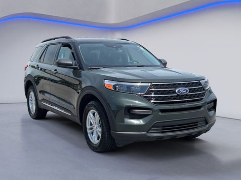 Used 2023 Ford Explorer XLT AWD/4WD image 9