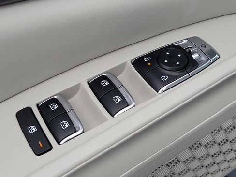 Used 2025 Kia Carnival SX Prestige FWD image 27