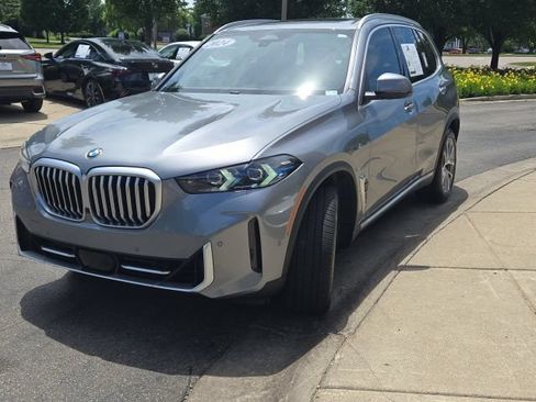 Used 2024 BMW X5 xDrive40i w/ Premium Package AWD/4WD image 3
