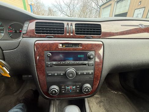 Used 2011 Chevrolet Impala LT w/ Luxury Edition Package image 17